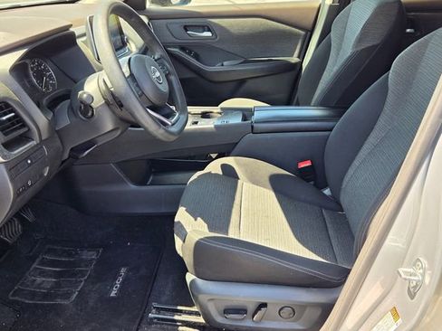 Used 2023 Nissan Rogue SV image 10