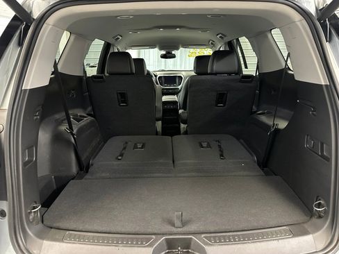 Certified 2023 GMC Acadia SLT w/ Preferred Package image 28