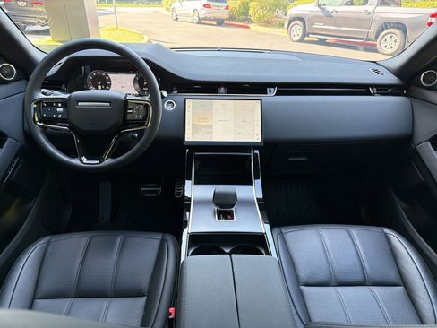 Certified 2026 Land Rover Range Rover Evoque Dynamic SE AWD/4WD image 17