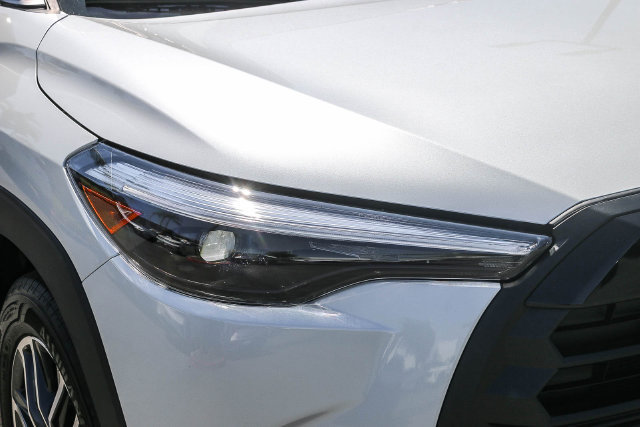 Used 2026 Toyota Corolla Cross XLE w/ Convenience Package FWD image 6