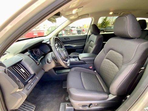 Used 2024 Nissan Pathfinder SV AWD/4WD image 21
