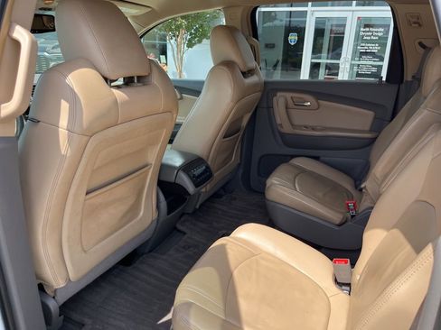 Used 2009 Chevrolet Traverse LT FWD image 14