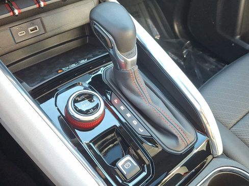 Used 2025 GMC Canyon AT4 w/ AT4X Package image 17