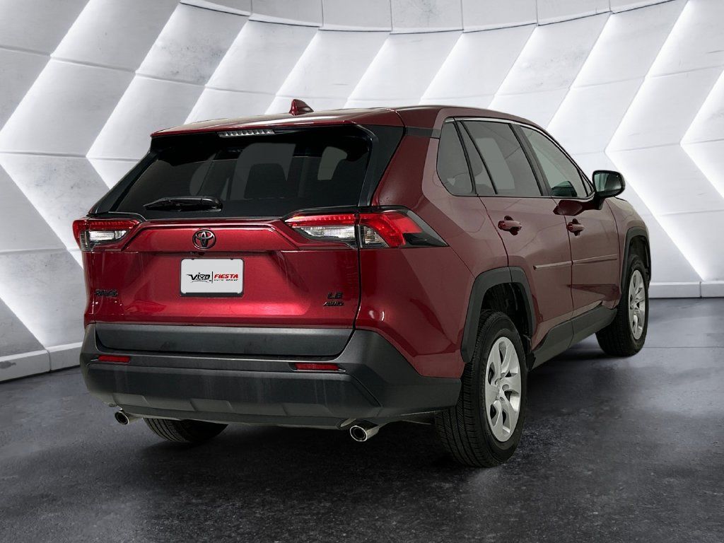 Used 2025 Toyota RAV4 LE AWD/4WD image 4