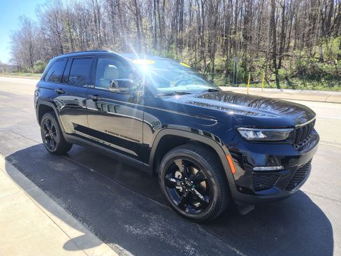 Certified 2024 Jeep Grand Cherokee Limited w/ Luxury Tech Group II AWD/4WD image 5