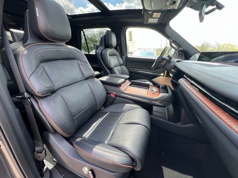 New 2025 Lincoln Navigator L Black Label AWD/4WD image 23