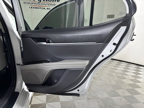 Used 2022 Toyota Camry SE w/ Convenience Package FWD image 24
