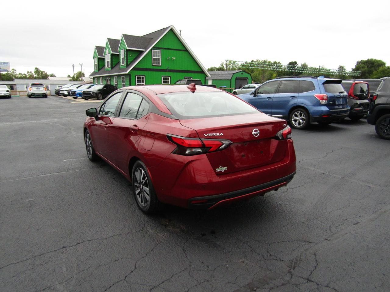 Used 2021 Nissan Versa SV FWD image 5
