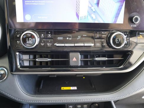 Used 2023 Toyota Highlander Limited image 20