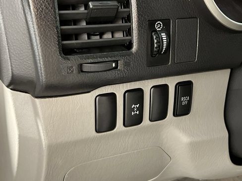 Used 2006 Toyota 4Runner SR5 AWD/4WD image 29