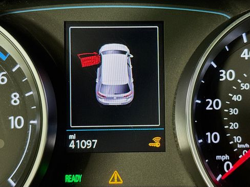 Used 2016 Volkswagen e-Golf SE w/ DC Fast Charging Package image 13