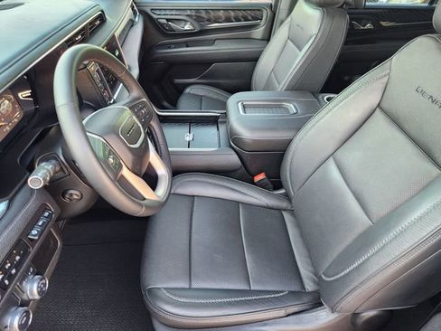 Used 2024 GMC Yukon XL Denali image 10