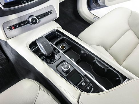 Certified 2025 Volvo XC90 T8 Plus w/ Protection Package Premier AWD/4WD image 16
