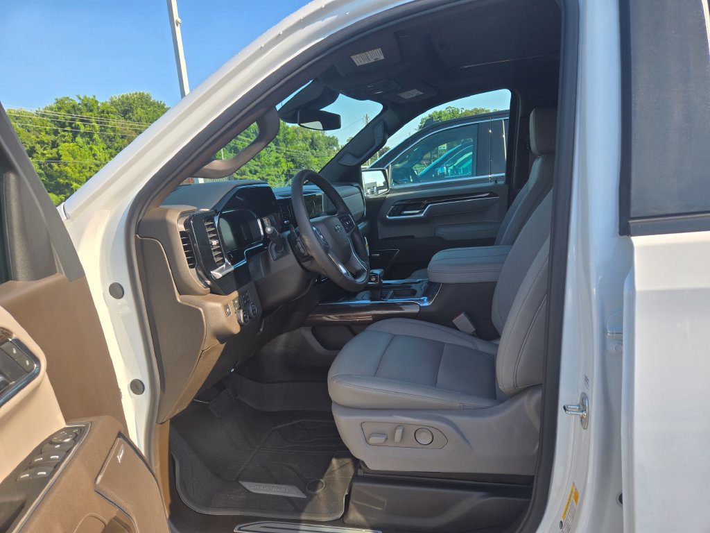 New 2026 Chevrolet Silverado 1500 RST w/ Redline Edition AWD/4WD image 7