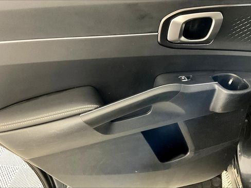 Used 2023 Kia Sorento S w/ Panoramic Sunroof Package image 39