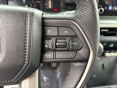 Certified 2025 Toyota Tacoma SR5 AWD/4WD image 12