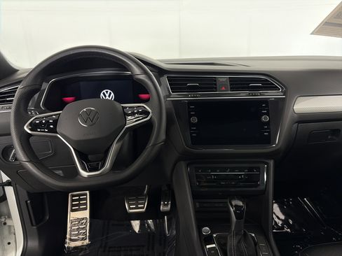 Used 2022 Volkswagen Tiguan SE R-Line AWD/4WD image 3