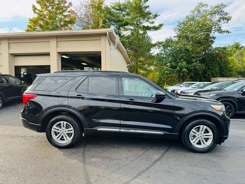 Used 2022 Ford Explorer XLT image 8