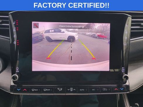 Certified 2024 Jeep Wagoneer Series II w/ Flexible Seating Group image 18