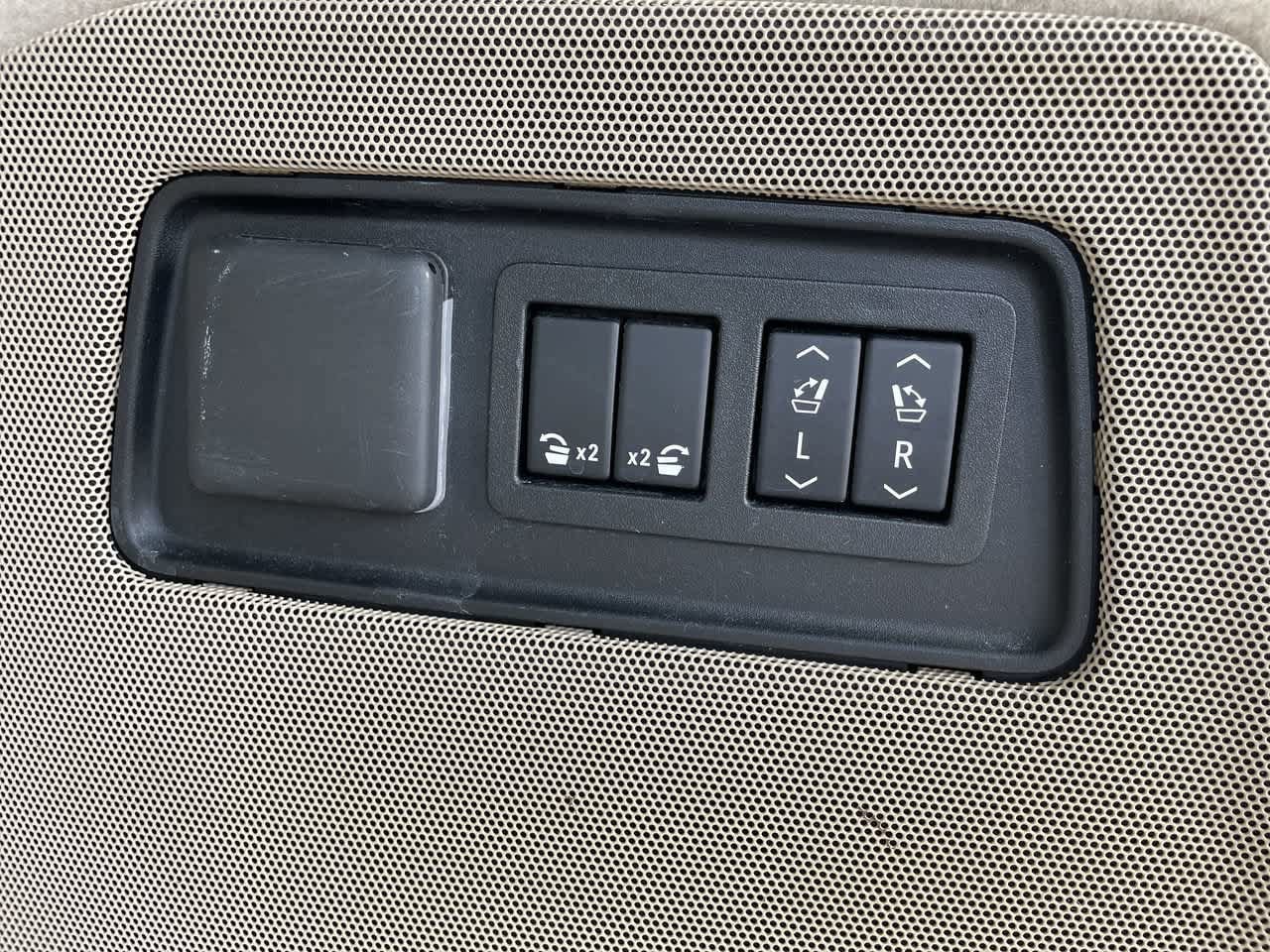 Used 2021 Cadillac Escalade ESV Premium Luxury AWD/4WD image 18