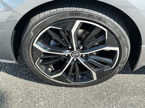 Certified 2024 Nissan Altima 2.5 SR w/ SR Premium Package AWD/4WD image 9