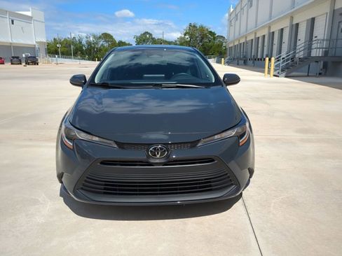Used 2025 Toyota Corolla LE FWD image 2
