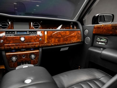 Used 2007 Rolls-Royce Phantom Sedan RWD image 37