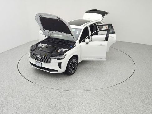 New 2025 Volvo XC90 T8 Plus w/ Protection Package Premier image 15