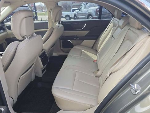 Used 2017 Lincoln Continental Premiere image 19