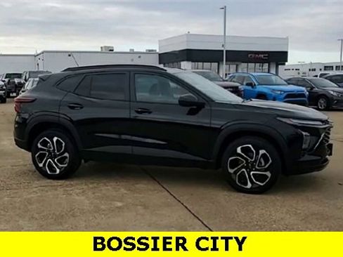 Certified 2025 Chevrolet Trax RS w/ Sunroof Package image 2