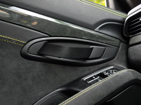 Certified 2018 Porsche 911 GT2 RS RWD image 18
