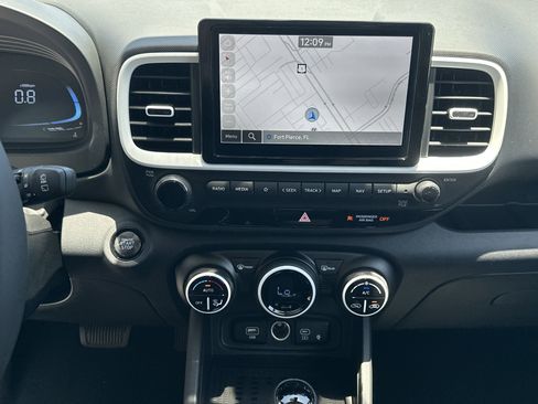 New 2025 Hyundai Venue Limited image 19