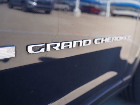 Used 2024 Jeep Grand Cherokee L Limited AWD/4WD image 6