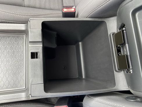 Used 2024 Nissan Frontier SV image 40