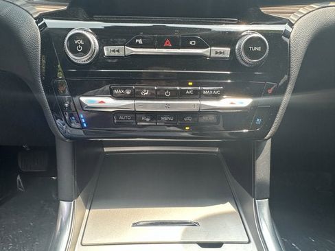 Used 2022 Ford Explorer Limited w/ Equipment Group 301A image 16