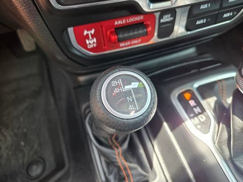 Certified 2020 Jeep Gladiator Mojave AWD/4WD image 31