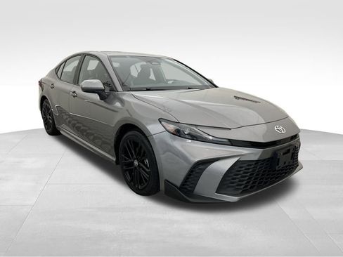 Used 2025 Toyota Camry SE image 7