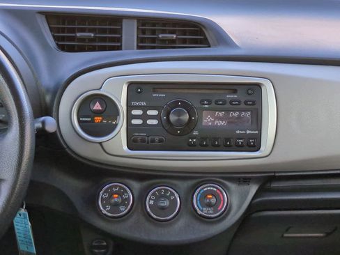 Used 2013 Toyota Yaris LE image 17