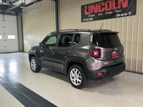 Used 2017 Jeep Renegade Latitude w/ Popular Equipment Group AWD/4WD image 3