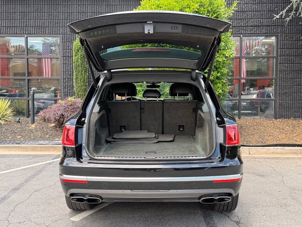 Used 2019 Bentley Bentayga AWD/4WD image 17