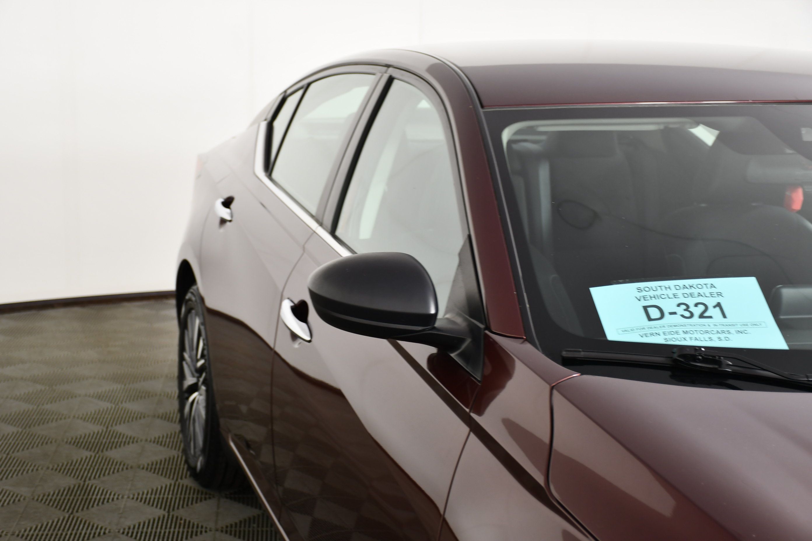 Used 2024 Nissan Altima 2.5 SV FWD image 14
