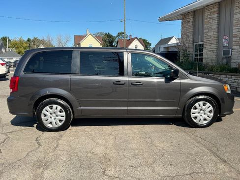 Used 2015 Dodge Grand Caravan SE w/ Quick Order Package 29E SE FWD image 3