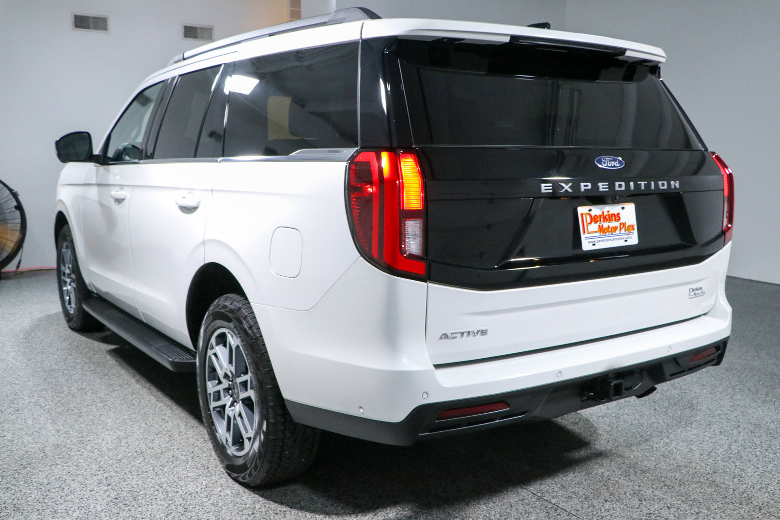 Used 2025 Ford Expedition Active AWD/4WD image 9