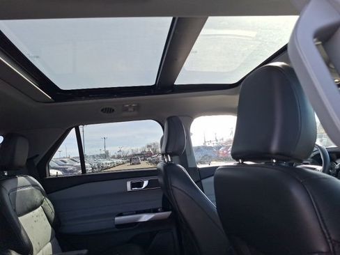 Used 2023 Ford Explorer XLT w/ Equipment Group 202A image 3