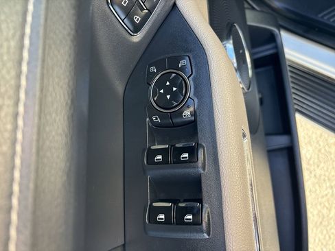 Used 2023 Ford Expedition XLT image 11