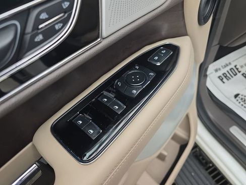 Used 2023 Lincoln Navigator L Reserve image 11