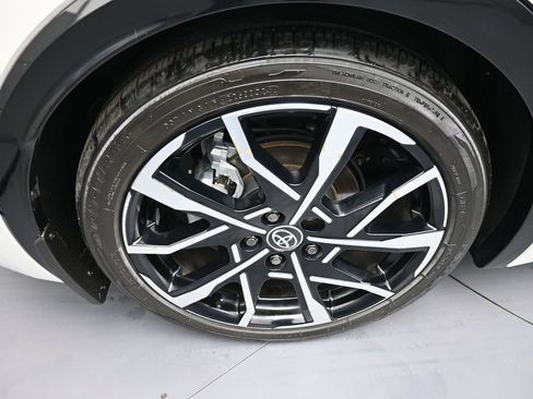 Used 2024 Toyota Prius Prime FWD image 12