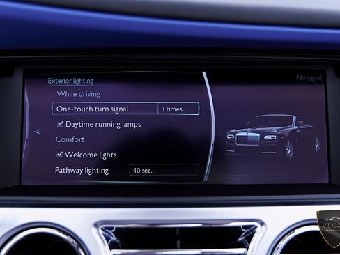 Used 2019 Rolls-Royce Dawn RWD image 90