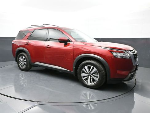 Used 2023 Nissan Pathfinder SL image 1