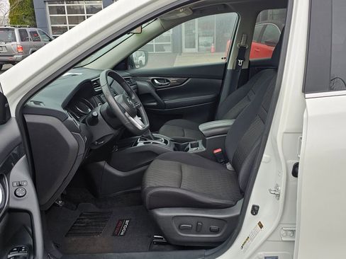 Used 2017 Nissan Rogue SV image 17